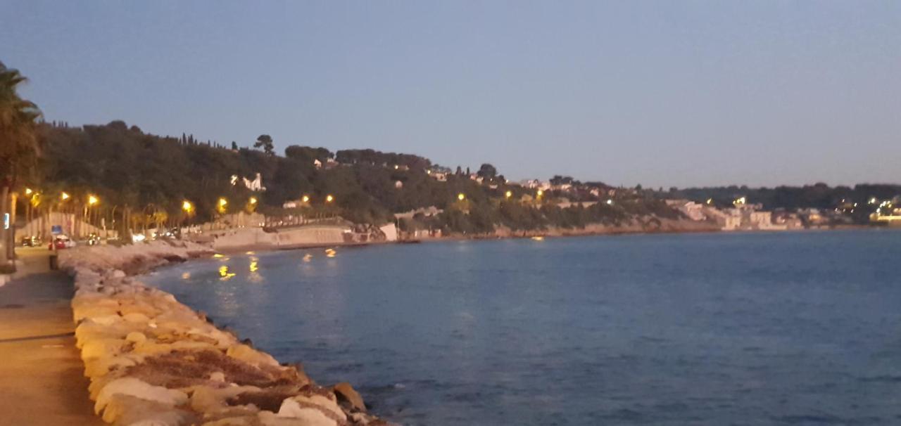 Appartement Entier Au Dessus De Villa, Climatisation Reversible Poele A Bois Tres Chaleureux , Wi Fi Parking Privee Gratuit Situation 500 M, Plage Et Centre Ville Санари-сюр-Мер Экстерьер фото