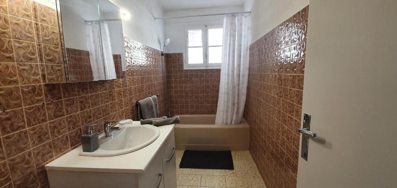 Appartement Entier Au Dessus De Villa, Climatisation Reversible Poele A Bois Tres Chaleureux , Wi Fi Parking Privee Gratuit Situation 500 M, Plage Et Centre Ville Санари-сюр-Мер Экстерьер фото