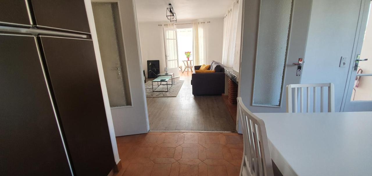 Appartement Entier Au Dessus De Villa, Climatisation Reversible Poele A Bois Tres Chaleureux , Wi Fi Parking Privee Gratuit Situation 500 M, Plage Et Centre Ville Санари-сюр-Мер Экстерьер фото